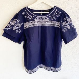 Banana Republic Short Sleeve Embroidered Top L